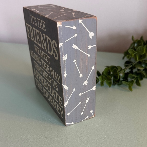 Inspirational Friends Quote Block in Gray - Picture 2 of 2